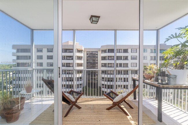 Foto del edificio - 150 Ocean Ln Dr