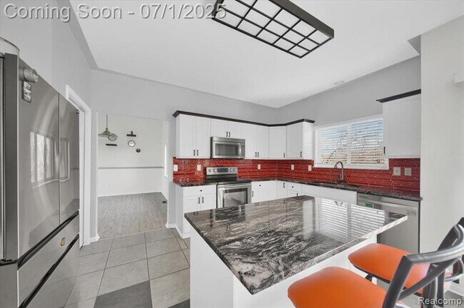 Foto del edificio - 2565 River Woods Dr N