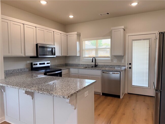 Building Photo - 613 Cosmos St