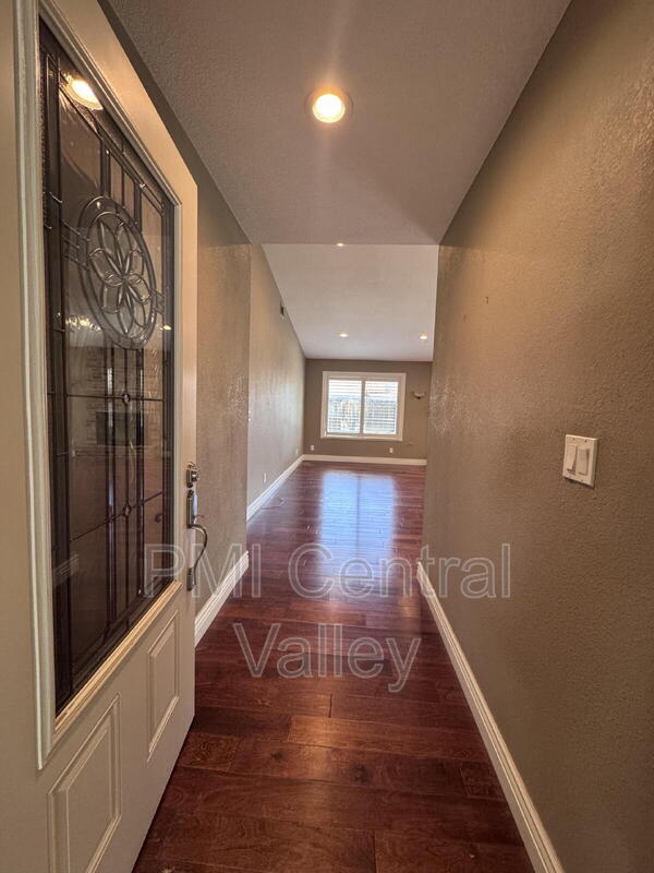 Foto del edificio - 2104 Graywood Ct