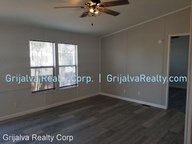 Building Photo - 3 br, 2 bath House - 6237 E Thunder River ...
