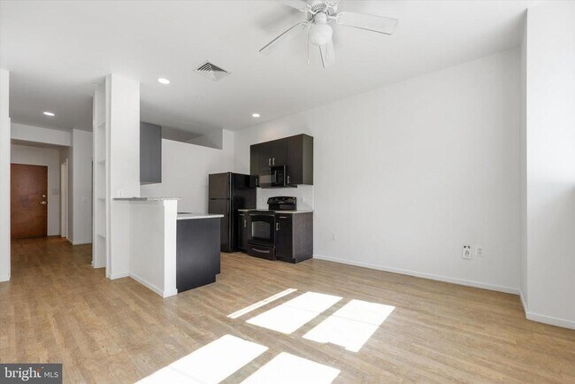 Foto del edificio - 1015 W Lancaster Ave