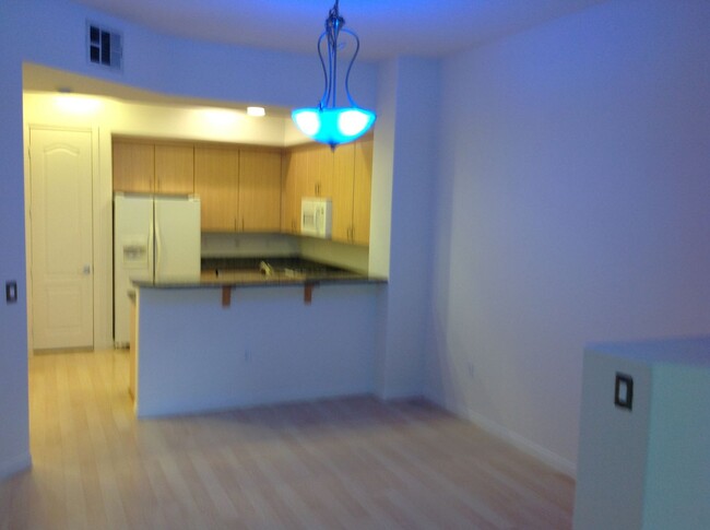 Foto del edificio - Great 2 Bed 2 Bath Condo in Guard Gated Co...