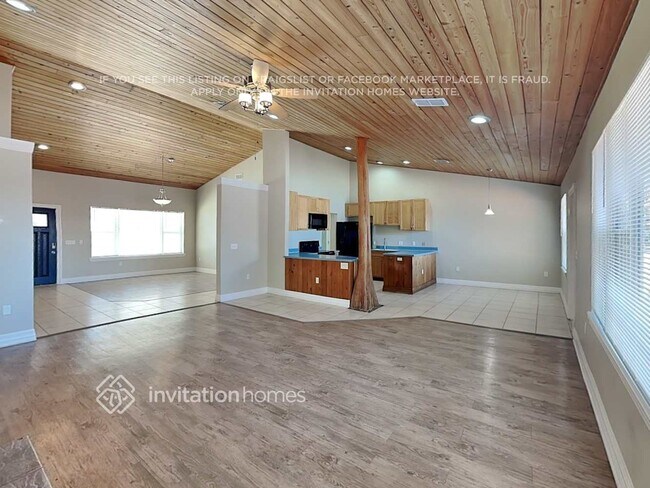 Foto del edificio - 10613 Lakeshore Dr