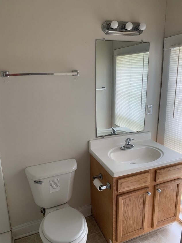 424-2 E. Maxwell – Available Fall 2026 - 424-2 E. Maxwell – Available Fall 2026