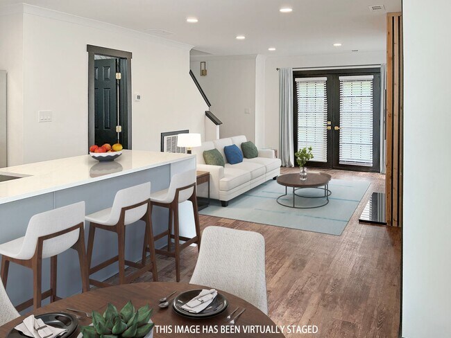 Foto del edificio - Welcome to Your Luxurious, Fully Renovated...