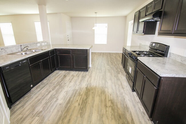 Building Photo - Evergreen Villas - 13118 City Green Trail,...