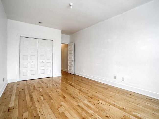 Building Photo - Apartment For Rent