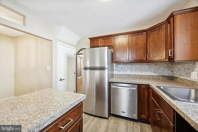 Foto del edificio - 703 N Providence Rd