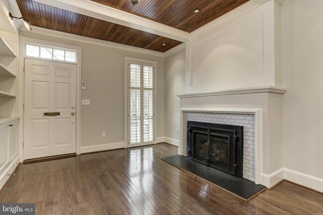 Foto del edificio - 1249 33rd St NW