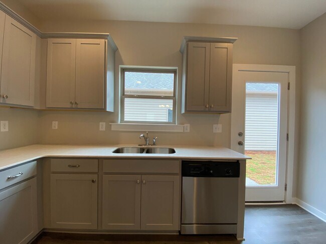 Building Photo - 14332 Chase Dr