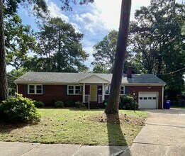 Building Photo - 240 Huntsman Rd