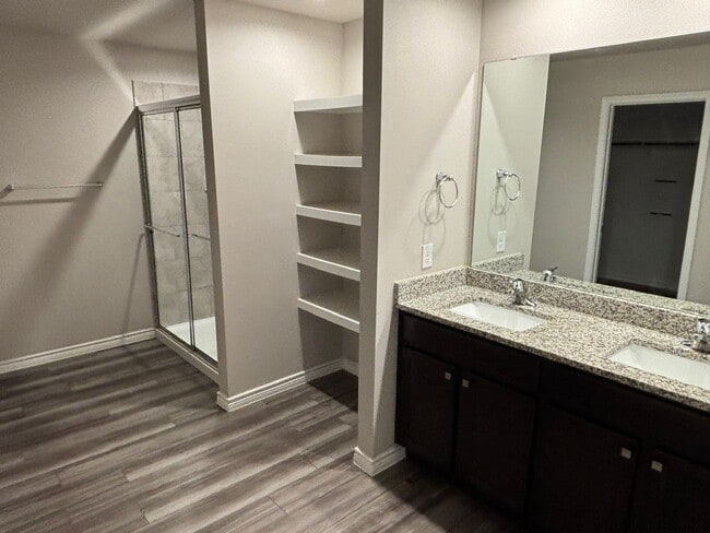 Foto del edificio - 7326 Tristan Dr