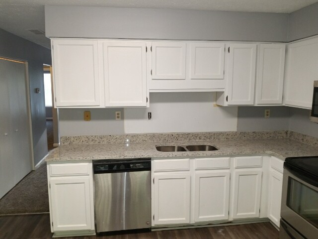 Foto principal - 5676 Waterford Ct