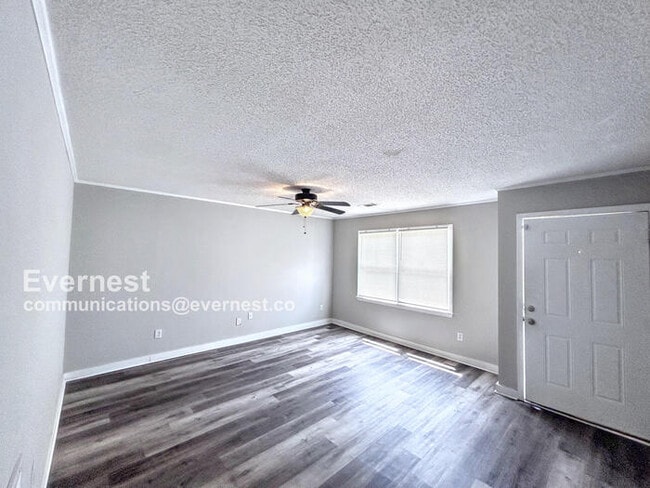 Building Photo - 2183 Cheshire Dr