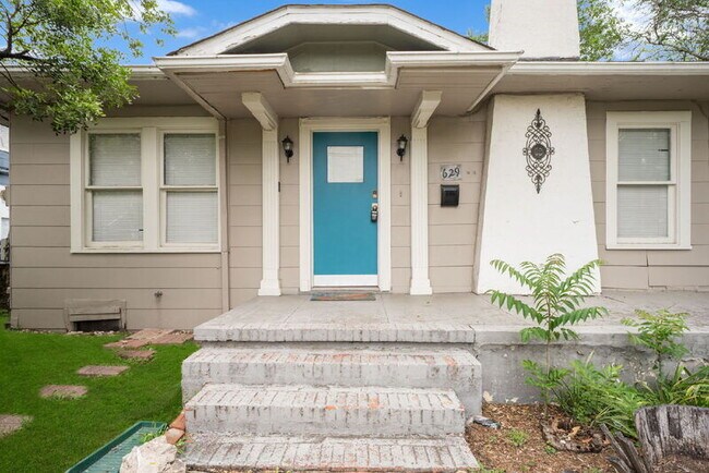 Foto del edificio - 629 E Woodlawn Ave