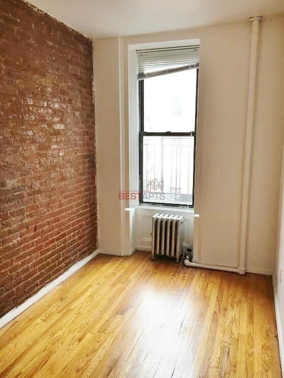 Building Photo - 370 W 46th St
