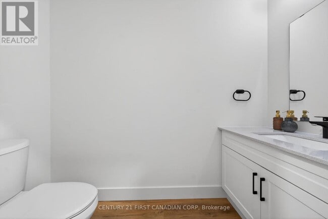 Building Photo - 1595 Capri Cres