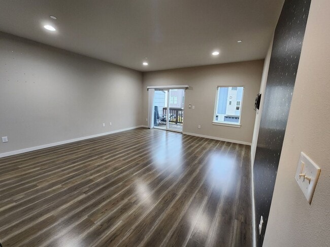 Building Photo - Nice 3 bedroom Home in North Lynnwood.  Pe...