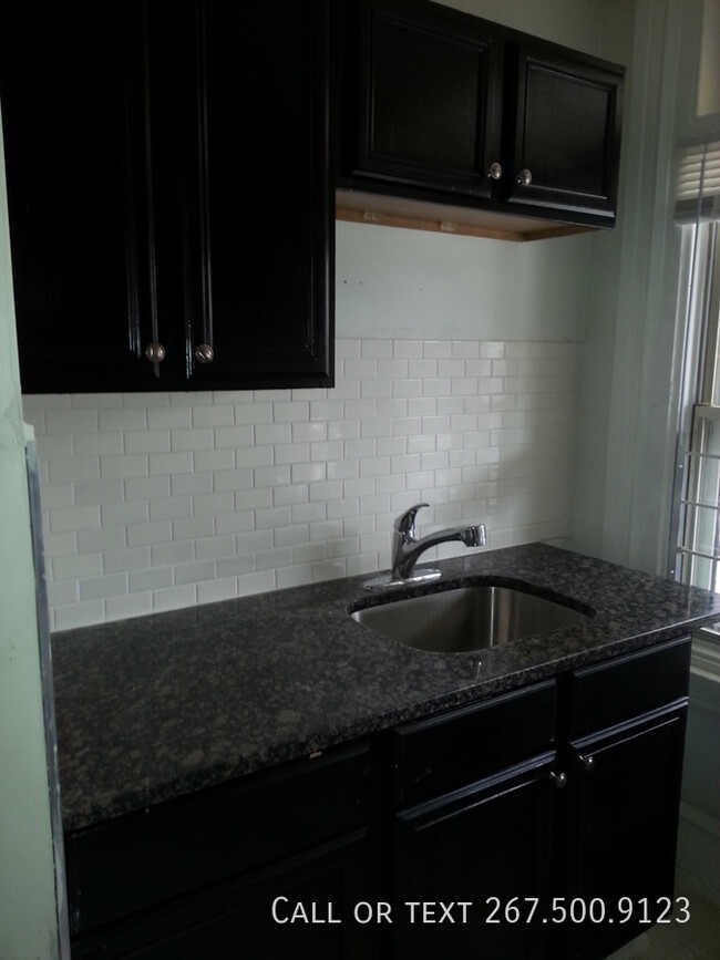 Foto del edificio - Lovely 2BR/2BA unit in prime university Ci...