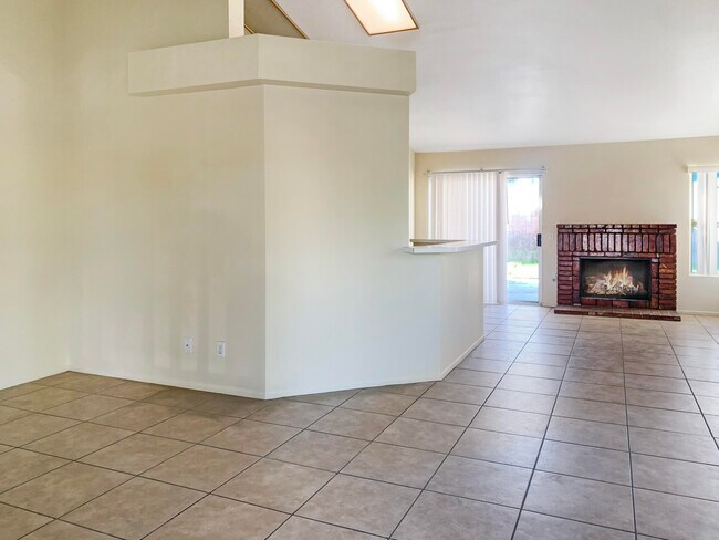 Foto del edificio - 44313 Larrea St