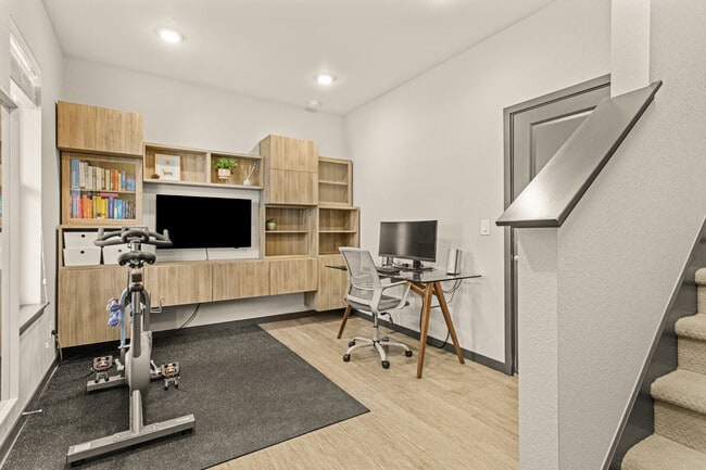 Building Photo - 2840 S Fox Ct