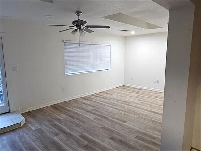 Building Photo - Safe Apartment for you