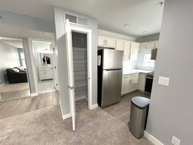 Foto del edificio - Charming 2-bedroom, 2-bath condominium ready to be called home!