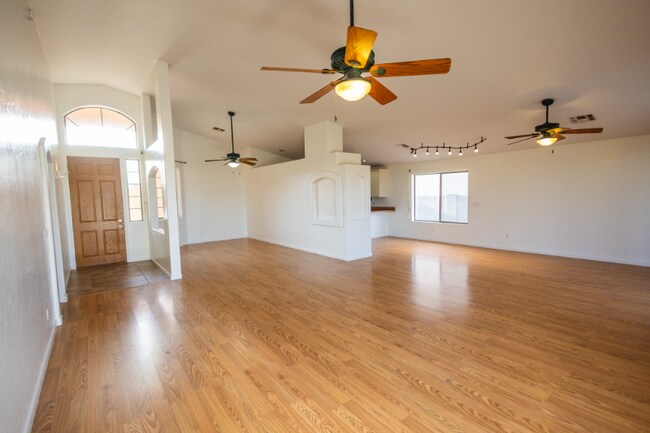 Foto del edificio - 8546 N Sayante Way