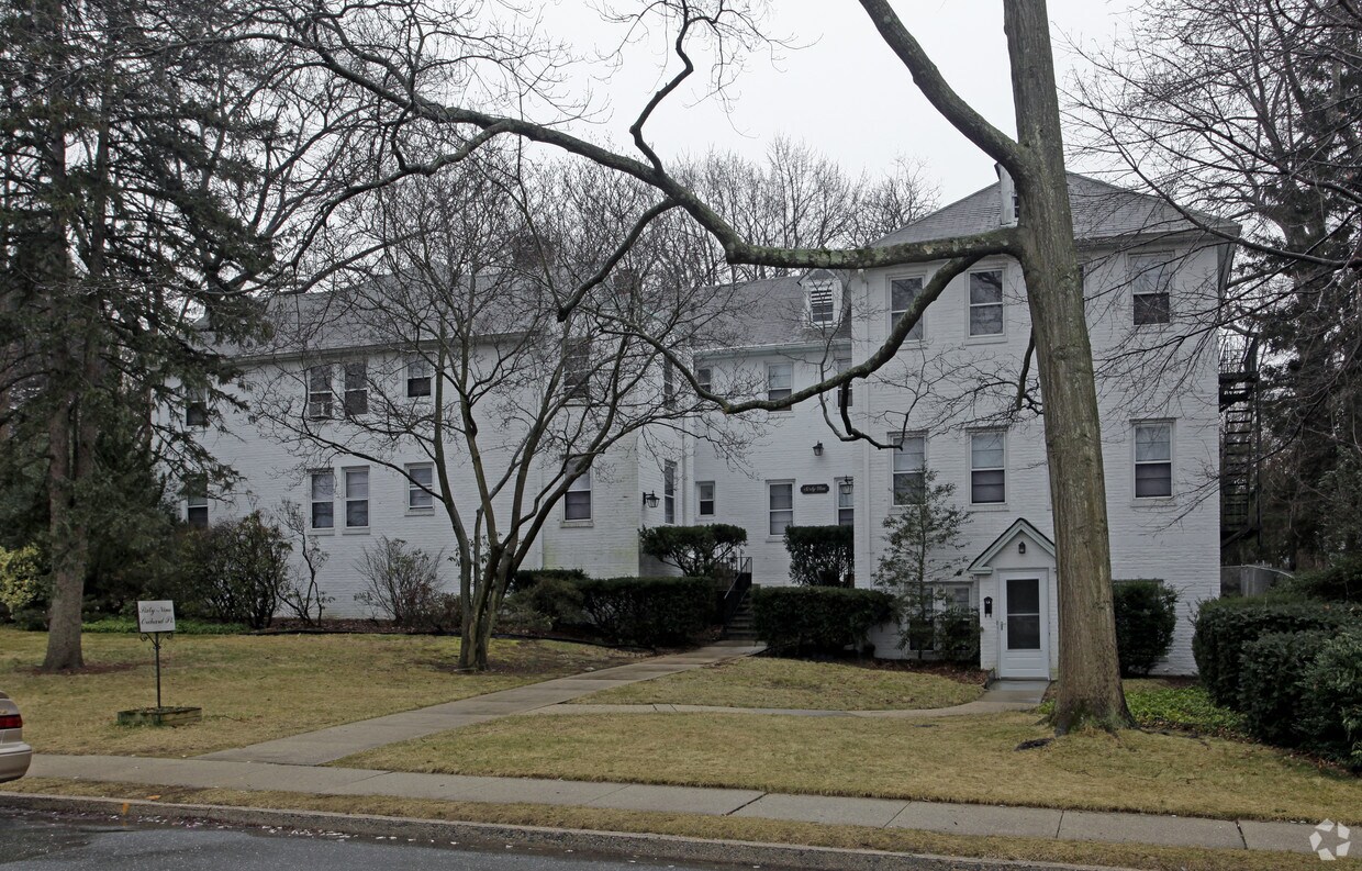 69 Orchard St, Oyster Bay, NY 11771 Apartments in Oyster Bay, NY