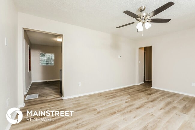 Foto del edificio - 1171 Lakeview Dr