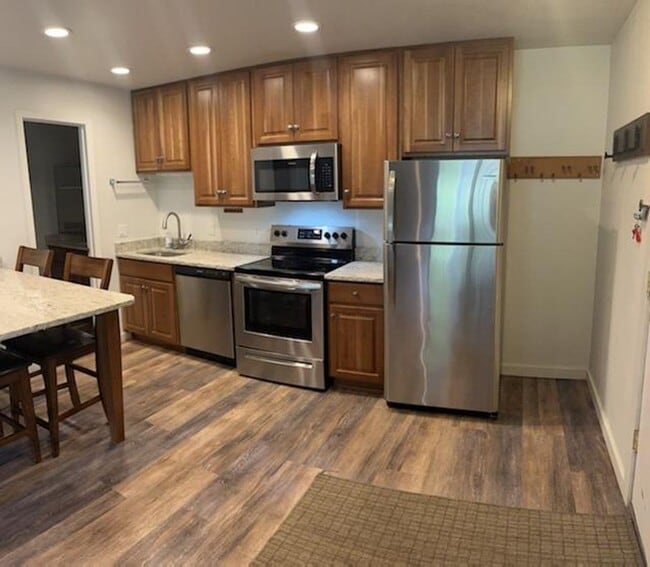 Building Photo - Redpine One Bedroom Condo