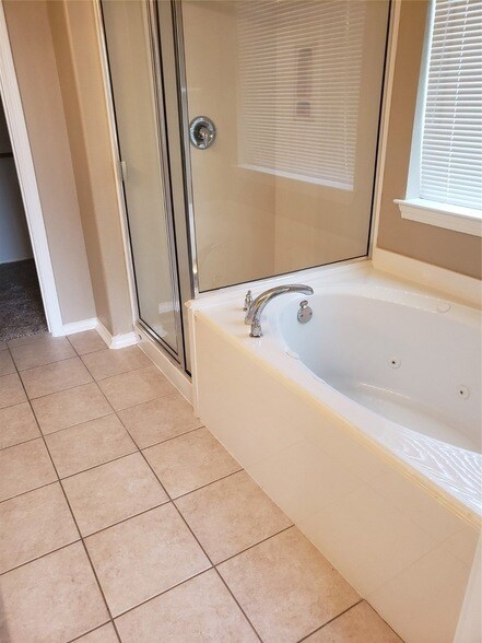 Foto del edificio - 6410 Bonnie Chase Ln
