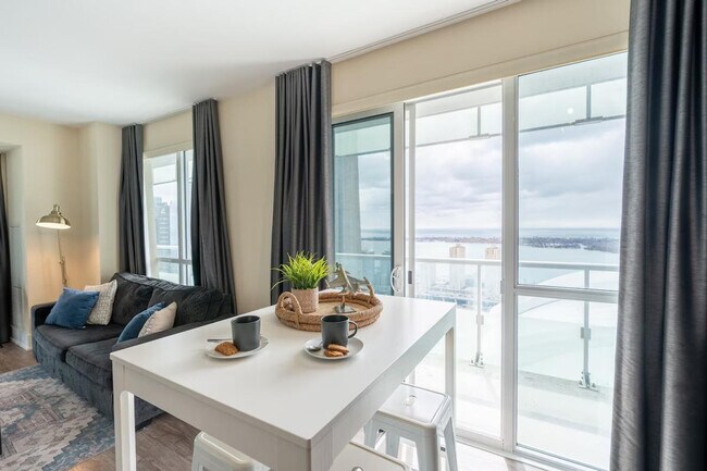 Building Photo - 255 Wellington St W