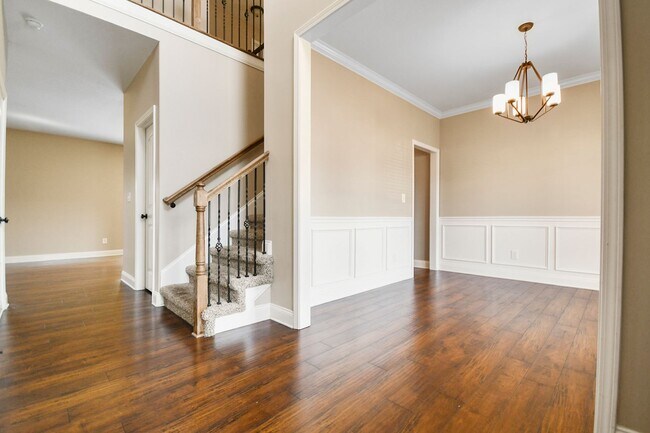Building Photo - Dog Friendly Three Bedroom in Rossview!