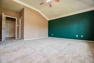 Building Photo - 4622 Forest Home Dr