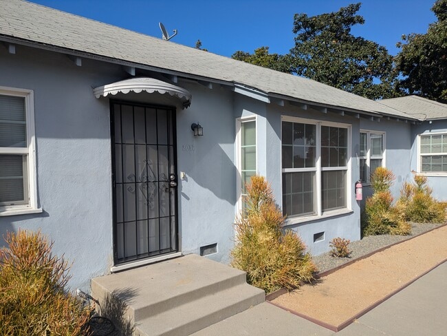 Building Photo - 2037 Magnolia Ave