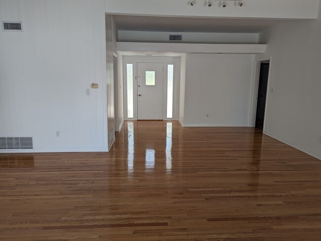 Building Photo - 5836 Wish Ave
