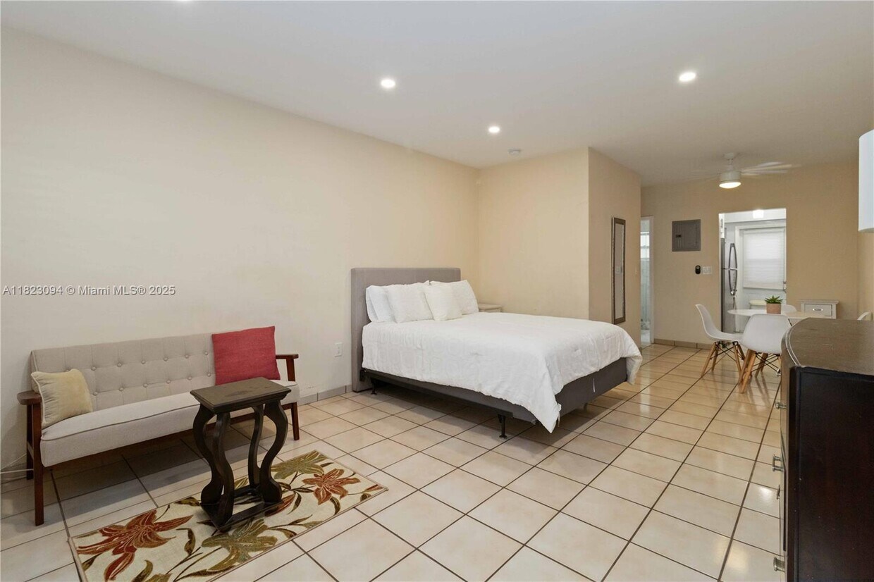 Foto principal - 644 Meridian Ave