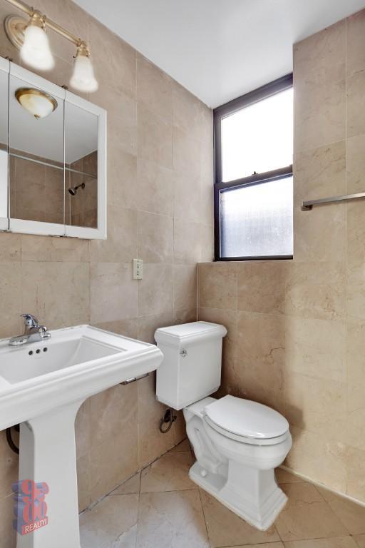 Building Photo - 52 Barrow St