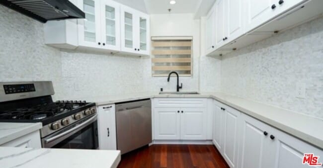 Building Photo - 332 S Serrano Ave