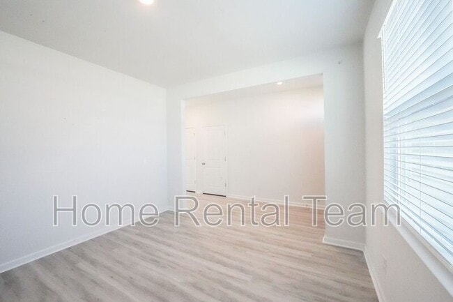 Building Photo - 146 Kraft Kove