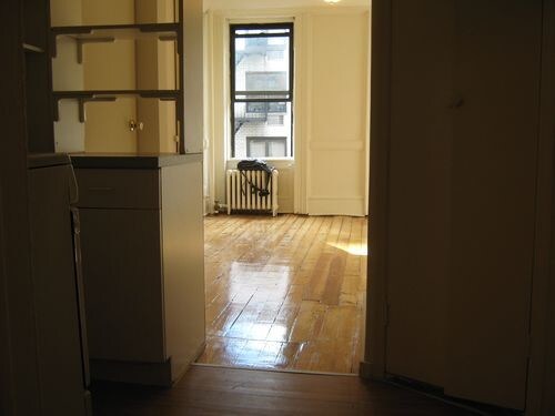 Building Photo - 216 E 29th St