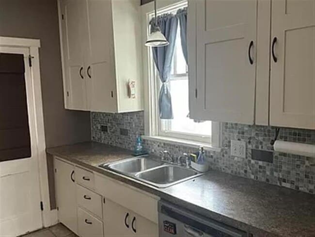 Building Photo - Comfortable home f6
