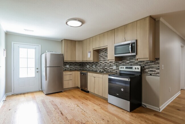 Foto del edificio - 3 Bedroom Home on Corner Lot