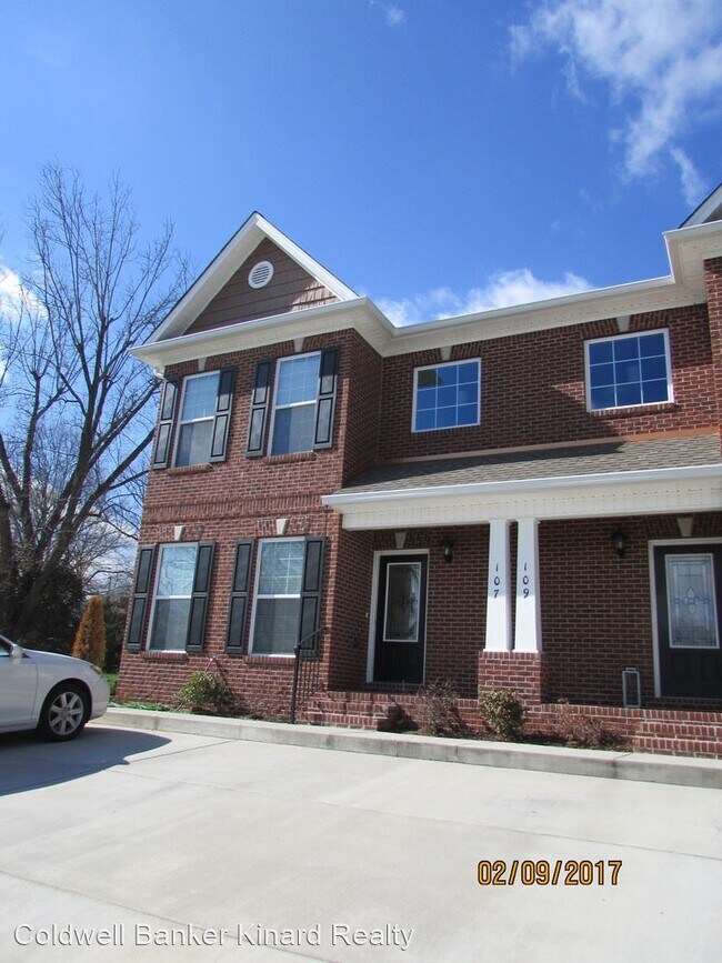 Foto del edificio - 3 br, 2.5 bath House - 107 Emmyllie Court NE