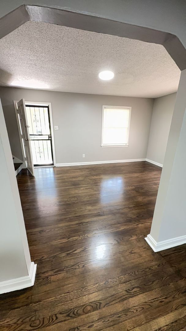 Foto del edificio - Beautifully Updated 4 bedroom 2 bath