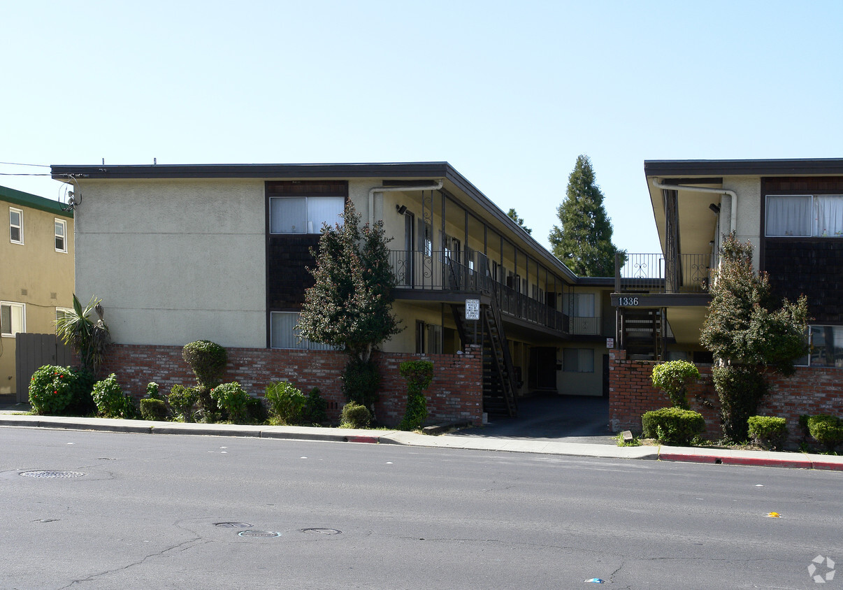 Building Photo - 1336 Maple St