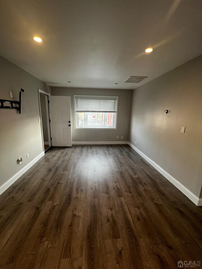 Building Photo - 136 Pearl Pl