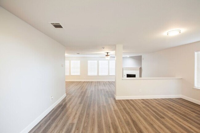 Building Photo - 5000 Bald Cypress Ln
